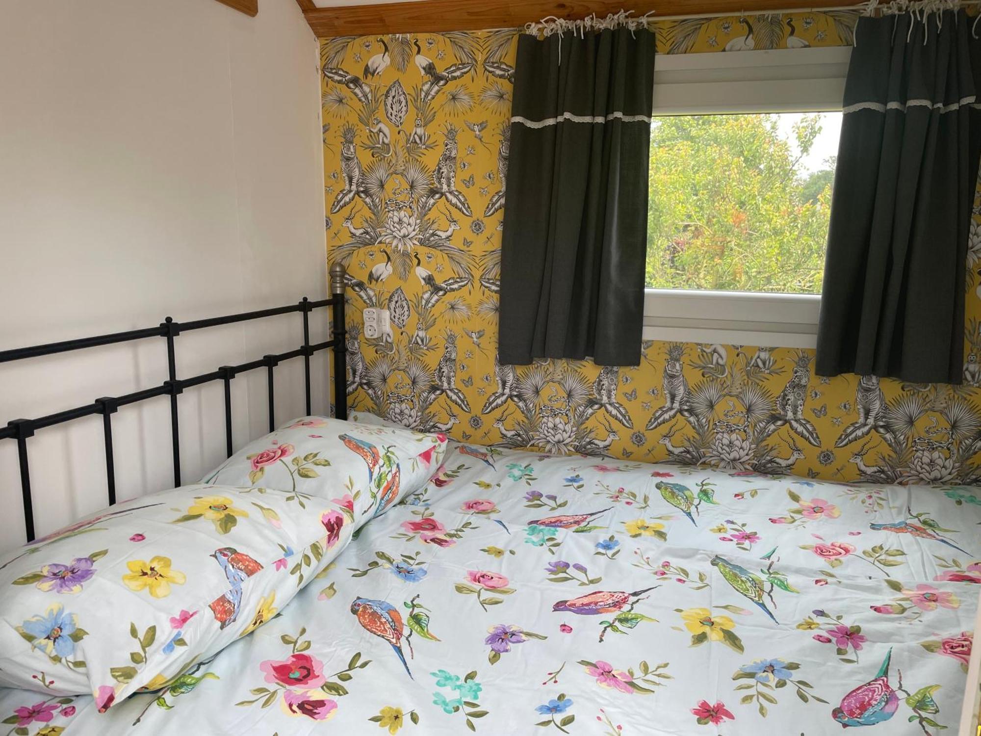 Bed and Breakfast Pipowagen Mamaloe Кестерен Екстер'єр фото