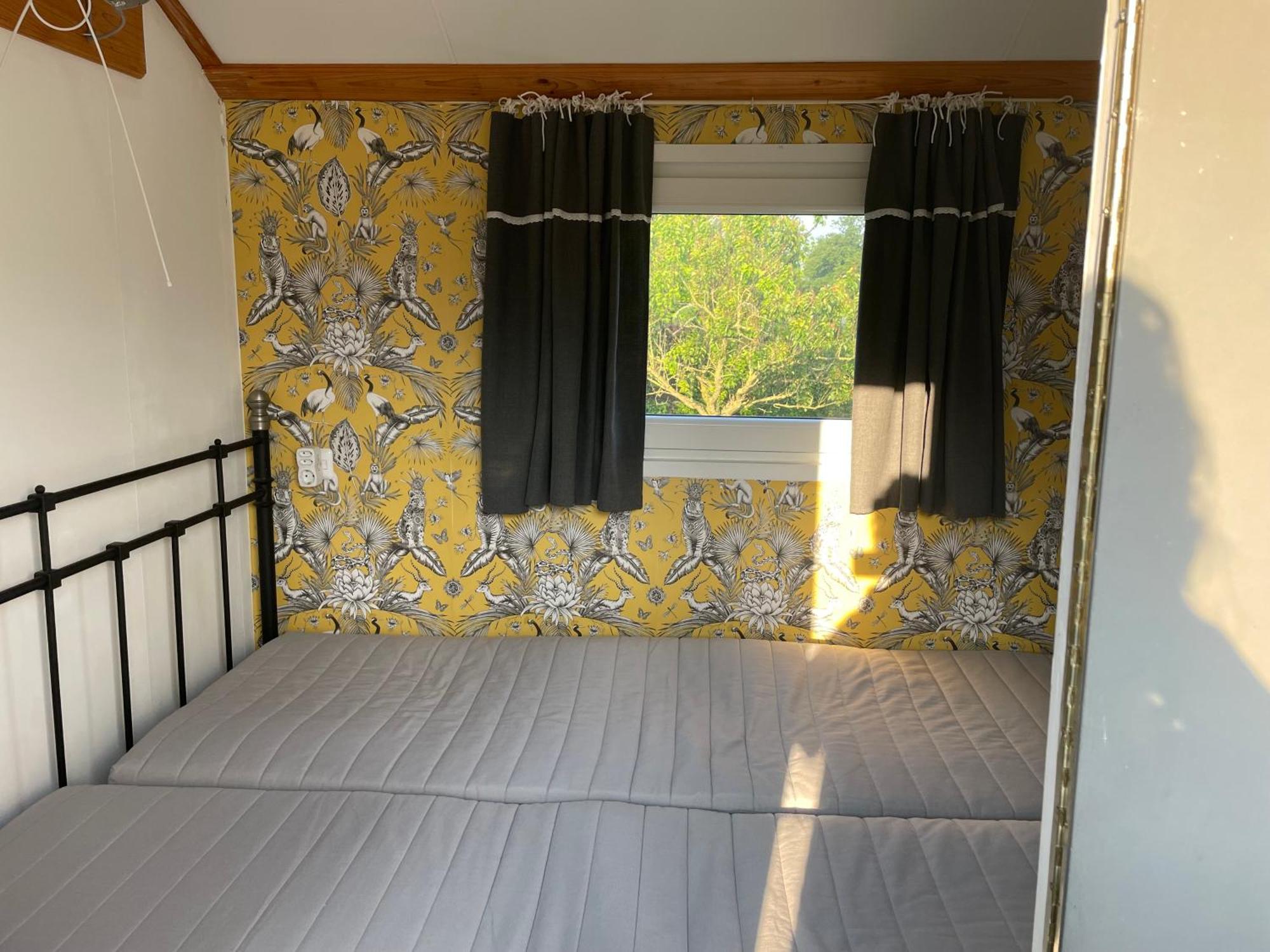 Bed and Breakfast Pipowagen Mamaloe Кестерен Екстер'єр фото